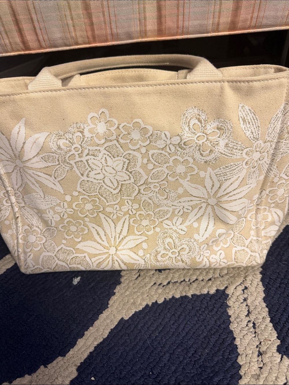 Oscar de la Renta bag - Picture 4 of 4